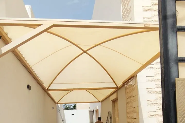 مظلات سيارات وأفنية في الرياض